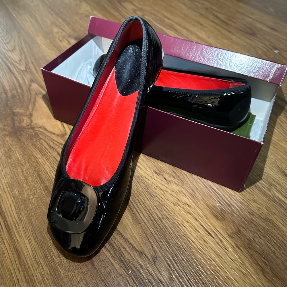 Amalfi by Rangoni black flats